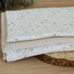 Vadvirágos bézs babatakaró névvel � duplagéz és waffle pamutból  - baba - mama - baba ágynemű - babatakaró, gyerek pléd - Meska.hu