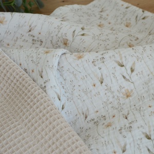 Vadvirágos bézs babatakaró névvel � duplagéz és waffle pamutból  - baba - mama - baba ágynemű - babatakaró, gyerek pléd - Meska.hu