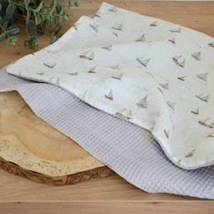 Vitorlás babatakaró névvel � duplagéz és waffle pamutból  - Meska.hu