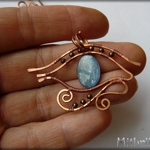 Hórusz Szeme - kianit amulett, antikolt vörösréz huzallal -  - Meska.hu