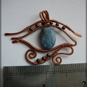 Hórusz Szeme - kianit amulett, antikolt vörösréz huzallal -  - Meska.hu