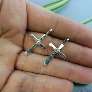 Ezüst Kereszt - rusztikus kovácsolt unisex 925-ös sterling ékszerezüst ötvös medál - ékszer - nyaklánc - medál - Meska.hu