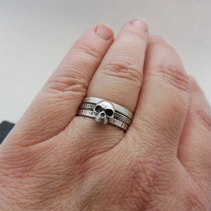 Sötét Védelmező koponyás ezüst gyűrű - MyCollection szettben is! -  Mithrillion Elegancia - ékszer - gyűrű - kerek gyűrű - Meska.hu