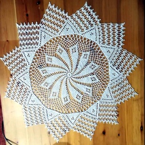 Horgolt terítő 11 - 60 cm, Otthon & Életmód, Dekoráció, Asztal és polc dekoráció, Horgolt & Csipketerítő, Horgolás, MESKA