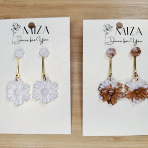 Margaréta fülbevaló - mini és közepes méretű virágokkal - 2 cm-es rúd csatlakozóval - ékszer - fülbevaló - lógó fülbevaló - Meska.hu