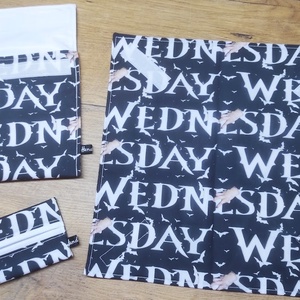 Wednesday mintás szett, zsepitartó és újraszalvéta,textilszalvéta tízórai,uzsonna csomagolására+uzsonnatasak, Otthon & Életmód, Konyhafelszerelés, tálalás, Konyhai textil, Szalvéta, Varrás, MESKA