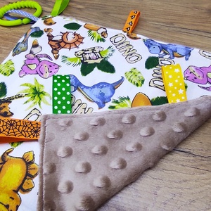 színes dínó mintás  címkerongyi -szundikendő - játék & sport - Meska.hu