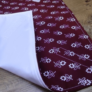 bordó alapon virág  mintás  újraszalvéta,textilszalvéta tízórai,uzsonna csomagolására, - otthon & életmód - konyhafelszerelés, tálalás - konyhai textil - szalvéta - Meska.hu