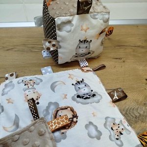 állatmintás  címkerongyi+puha csörgő címkekocka szett - játék & sport - 3 éves kor alattiaknak - babakocka - Meska.hu