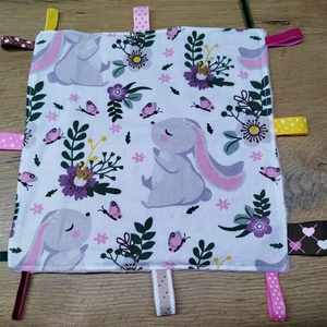 nyuszi  mintás  címkerongyi -szundikendő, Játék & Sport, 3 éves kor alattiaknak, Alvóka & Rongyi, Varrás, MESKA