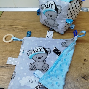 Maci mintás  címkerongyi+puha csörgő címkekocka szett - játék & sport - 3 éves kor alattiaknak - babakocka - Meska.hu