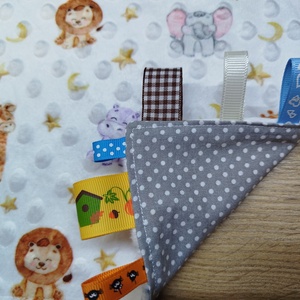 Sok címkével mintás  címkerongyi -szundikendő - baba - mama - baba játékok - szundikendő, alvóka - Meska.hu