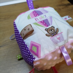   Maci mintás  puha csörgő címkekocka  - baba - mama - baba játékok - babakocka - Meska.hu