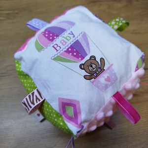   Maci mintás  puha csörgő címkekocka  - baba - mama - baba játékok - babakocka - Meska.hu