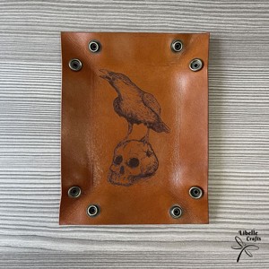 Holló a koponyán kockadobó tálca - játék & sport - táblajáték és kártyajáték - társasjátékok - dobókocka - Meska.hu