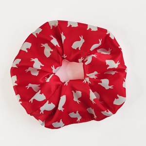 Nyuszis scrunchie - egyedi anyamintával - Meska.hu