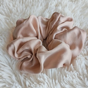 100% Valódi SELYEM scrunchie (púder rózsaszín) - ruha & divat - hajdísz & hajcsat - hajgumi - Meska.hu