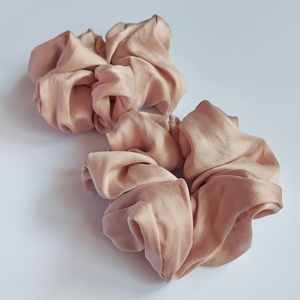 100% Valódi SELYEM scrunchie (púder rózsaszín) - Meska.hu