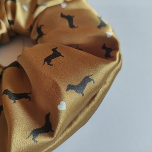 Tacskós aranyszínű óriás scrunchie - ruha & divat - hajdísz & hajcsat - hajgumi - Meska.hu