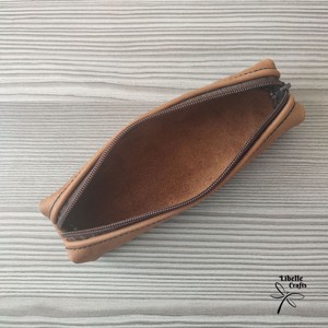 Barna bőrből készült tolltartó - otthon & életmód - papír, írószer - tolltartó & ceruzatekercs - Meska.hu