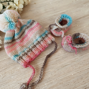 Kötött babasapka és cipő szett 0-3 hó - Meska.hu