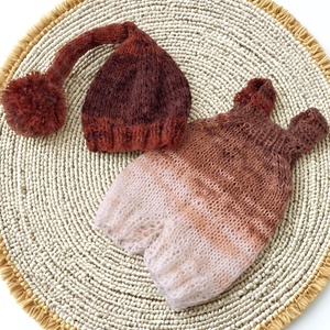 Barna beige kötött újszülött szett sapkával és kantáros nadrággal - baba - mama - babafotózás - szett újszülött fotózásra - Meska.hu