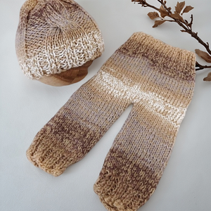 Barna beige kötött újszülött szett sapkával és nadrággal - baba - mama - babafotózás - szett újszülött fotózásra - Meska.hu