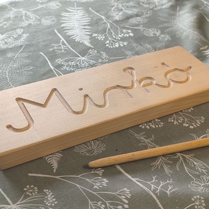 Egyedi Névgyakorló Tábla - Kétoldalas (Írott/Nyomtatott) - Tömör Bükkfa � Montessori, Játék & Sport, Készségfejlesztő és Logikai játék, Oktató játékok, Famegmunkálás, MESKA