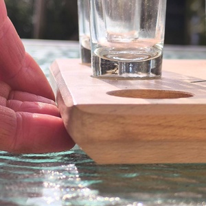 Egyedi Pálinkás Kínáló 8 Pohárral - Tömör Bükk - Személyre Szabható Felirattal - otthon & életmód - konyhafelszerelés, tálalás - tálalás - pálinkás poharak, szettek - Meska.hu