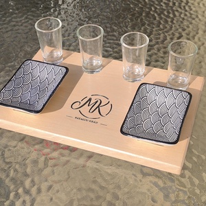 Egyedi Pálinkás és Kínáló Tálca - 4 Pohárral + 2 Kerámia Tállal - Tömör Bükkfa, Otthon & Életmód, Konyhafelszerelés, tálalás, Tálalás, Pálinkás poharak, szettek, Famegmunkálás, Gravírozás, pirográfia, MESKA