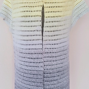 Színátmenetes fonalból horgolt mellény - Meska.hu