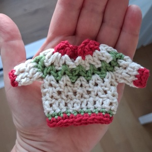 Horgolt mini pulóver karácsonyfadísz/ajándékkísérő - karácsony - karácsonyi lakásdekoráció - karácsonyfadíszek - Meska.hu