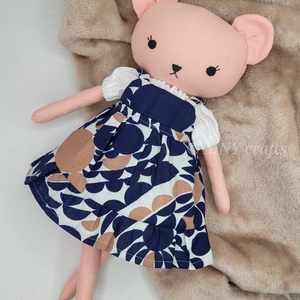 Textil mini állatka hímzett ruhával - játék & sport - plüssállat & játékfigura - maci - Meska.hu