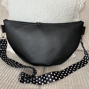 Luna bag fekete, pöttyös hevederrel - táska & tok - kézitáska & válltáska - vállon átvethető táska - Meska.hu