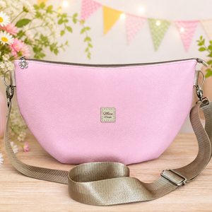Luna bag matt rózsaszín, Táska & Tok, Kézitáska & válltáska, Vállon átvethető táska, Varrás, Lelkes Követőim! ?

Készítettem nektek a Luna kollekcióból?  egy matt puncs színű, licsi mintás öko..., MESKA