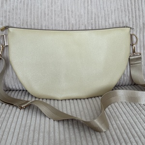 Luna bag vanília metál fényű - táska & tok - kézitáska & válltáska - vállon átvethető táska - Meska.hu
