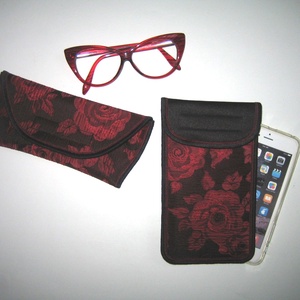 Szemüvegtok és telefontok Garnitúra fekete-piros-bordó rózsás #virágos#mobiltok#szemüvegtok#szett - Meska.hu