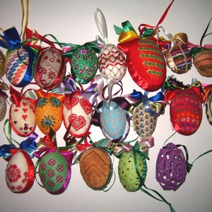 Hímzett Tojás kavalkád  /gyöngy-hímzés-strassz/ - otthon & életmód - dekoráció - fali és függő dekoráció - függődísz - Meska.hu