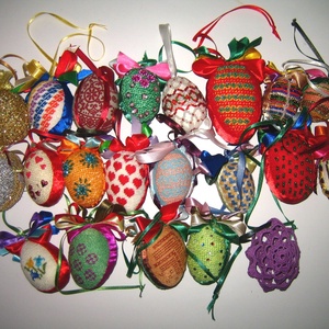 Hímzett Tojás kavalkád  /gyöngy-hímzés-strassz/ - otthon & életmód - dekoráció - fali és függő dekoráció - függődísz - Meska.hu