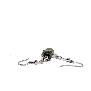 Lógós fülbevaló zöldes barnás jáspis ásvány gyönggyel - ékszer - fülbevaló - lógó fülbevaló - Meska.hu