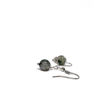 Lógós fülbevaló zöldes barnás jáspis ásvány gyönggyel - ékszer - fülbevaló - lógó fülbevaló - Meska.hu