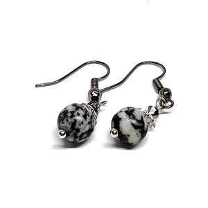 Lógós fülbevaló fekete-fehér ásvány gyönggyel, Ékszer, Fülbevaló, Lógó fülbevaló, Ékszerkészítés, MESKA