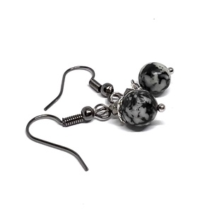 Lógós fülbevaló fekete-fehér ásvány gyönggyel - ékszer - fülbevaló - lógó fülbevaló - Meska.hu