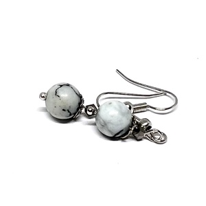 Lógós fülbevaló fekete-fehér ásvány gyönggyel - ékszer - fülbevaló - lógó fülbevaló - Meska.hu