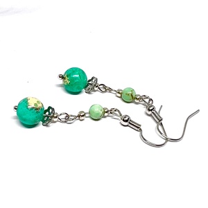 Lógós fülbevaló zöldeskék márványos gyönggyel, Ékszer, Fülbevaló, Lógó fülbevaló, Ékszerkészítés, MESKA