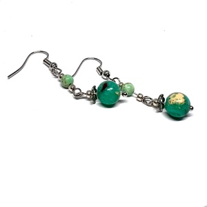 Lógós fülbevaló zöldeskék márványos gyönggyel - ékszer - fülbevaló - lógó fülbevaló - Meska.hu