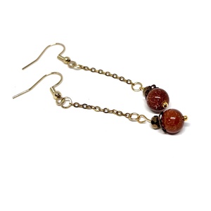 Lógós fülbevaló csillogó goldfluss gyönggyel - ékszer - fülbevaló - lógó fülbevaló - Meska.hu