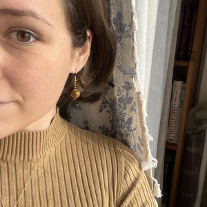 Okkersárga kézműves kerámia gyöngy lógós fülbevaló - ékszer - fülbevaló - lógó fülbevaló - Meska.hu