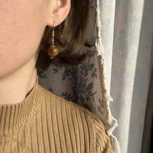 Okkersárga kézműves kerámia gyöngy lógós fülbevaló - ékszer - fülbevaló - lógó fülbevaló - Meska.hu