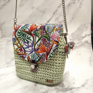 Fehér trópusi mintás oldaltáska - táska & tok - kézitáska & válltáska - vállon átvethető táska - Meska.hu